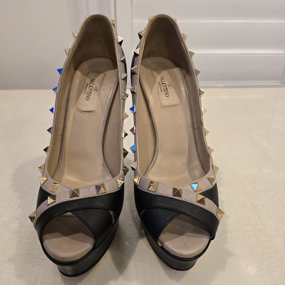 VALENTINO Rockstud Platforms - Picture 2 of 5